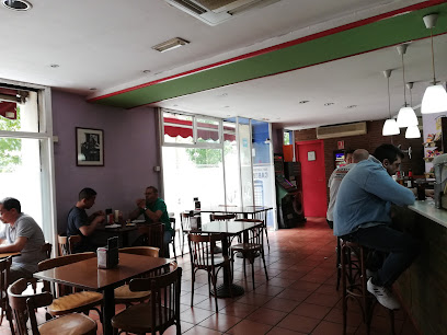Foto La Cabina Cafetería