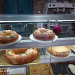 Cafetería pastelería La Abuela - Cafetería en San Fernando de Henares AF1QipMFFibsKwqKFtZCHsUEKpgBBabAq1zs4gR7UeTV=w408-h305-k-no