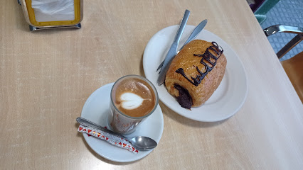 Cafetería Delta - Cafetería en Cáceres AF1QipMQrv4sEVeCyjyeRkefQrqaoPmsknBfl-F6eiHm=w426-h240-k-no