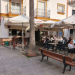 RETRO Lounge Bar - Cafetería en Los Palacios y Villafranca AF1QipMiqlZI47CIC2aV01IPxfe4MGw5Q80wAEblR6fb=w408-h544-k-no