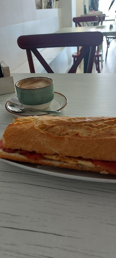 Foto Panadería-Cafetería El Paseo