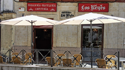 Foto Los Reyes • Panadería • Pastelería • Cafetería